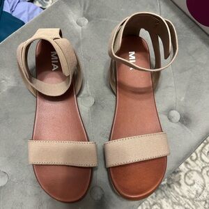 NWOT MIA Women's Tan Nude Sandals Size 10